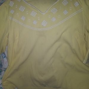 Beautiful yellow top has some stretch